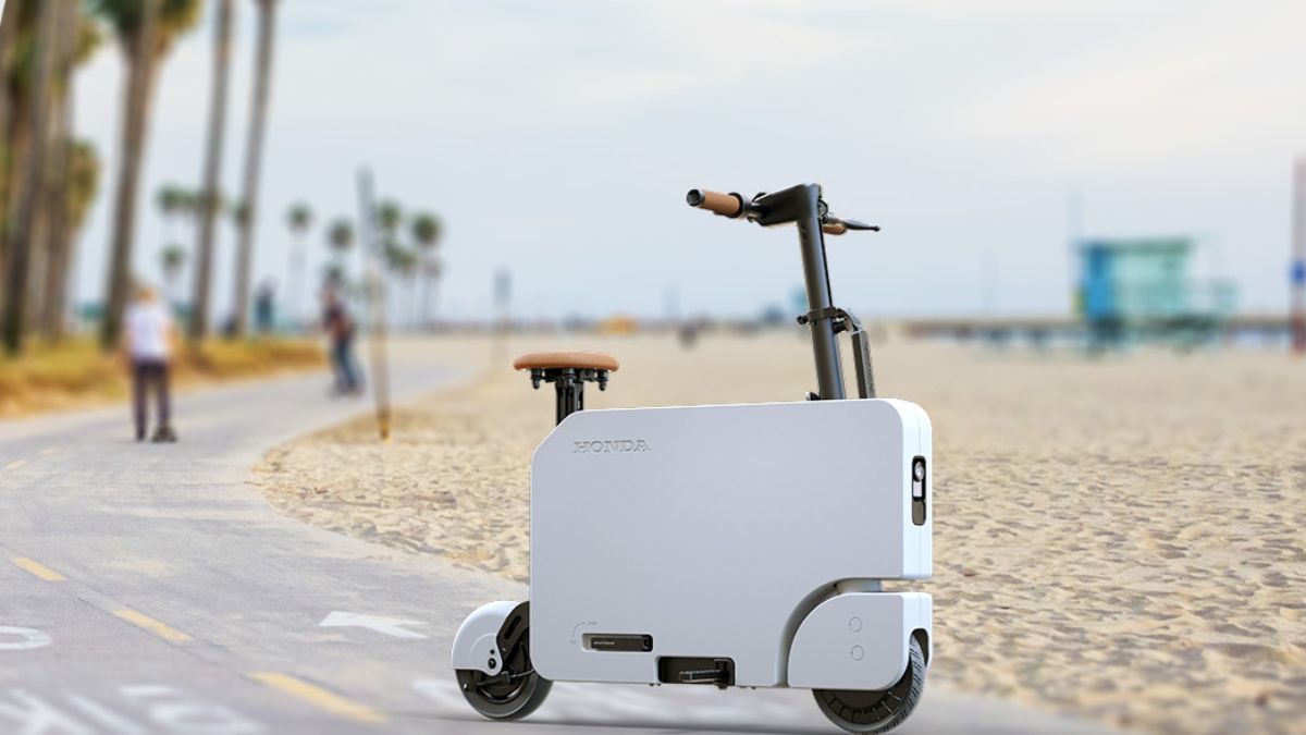 honda-launches-motocompacto-a-suitcaselike-electric-scooter-with-driving-range-of-19km-details